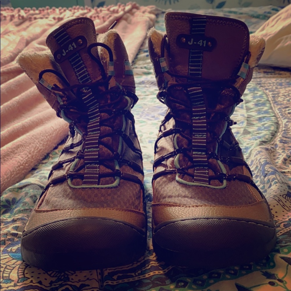 Winter insulated boots